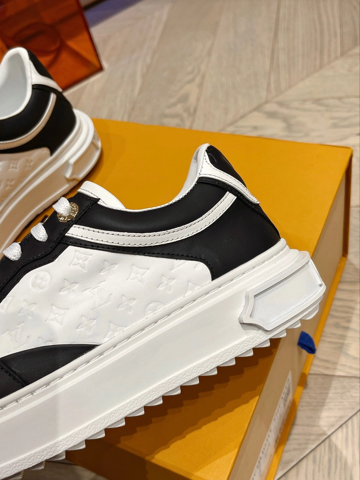 SE1130 LB Time Out Sneaker / Size5-10