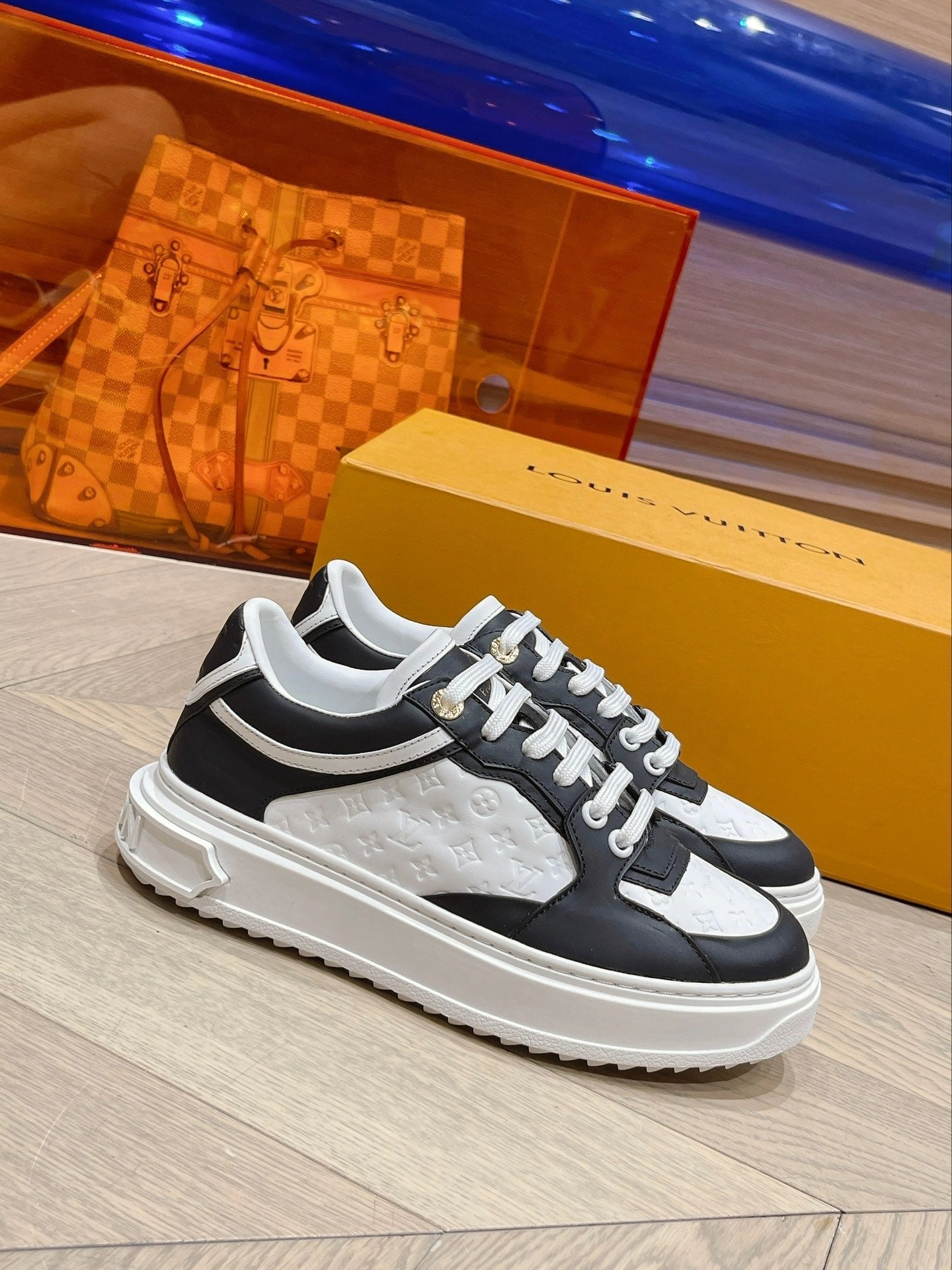 SE1130 LB Time Out Sneaker / Size5-10