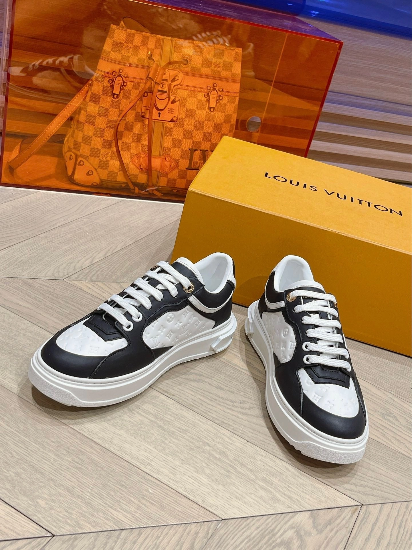 SE1130 LB Time Out Sneaker / Size5-10