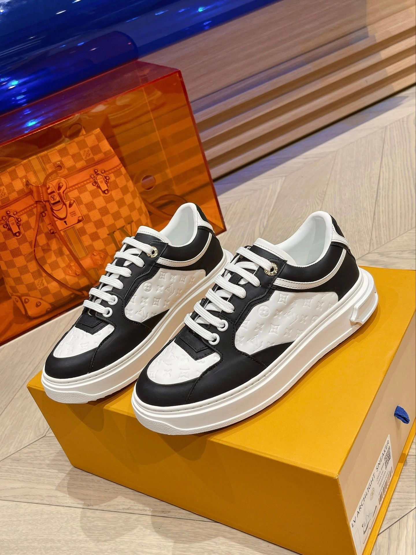 SE1130 LB Time Out Sneaker / Size5-10