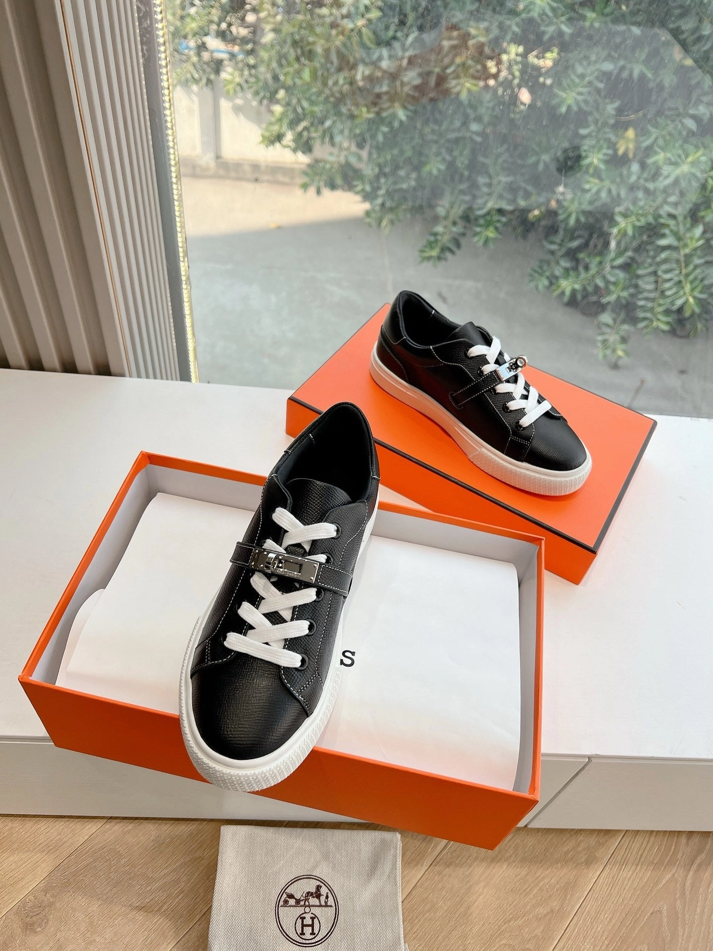 SE1577 Hermes Day Sneaker / Size5-10
