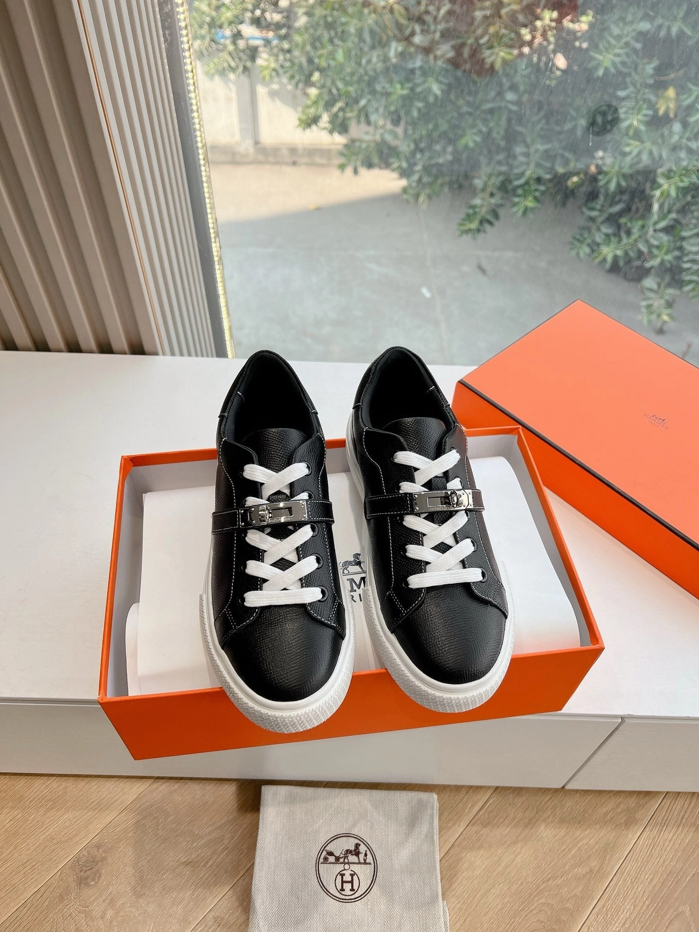 SE1577 Hermes Day Sneaker / Size5-10
