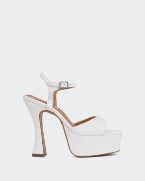 Betsey White Leather/Cuir Blanc Sandals Slides