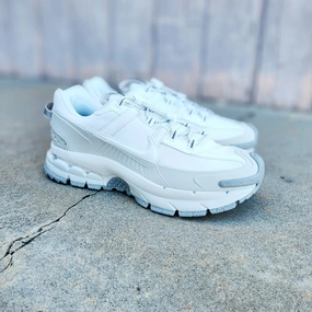 Nike Team Hustle Basketball Shoes Nike Zoom Vomero Roam