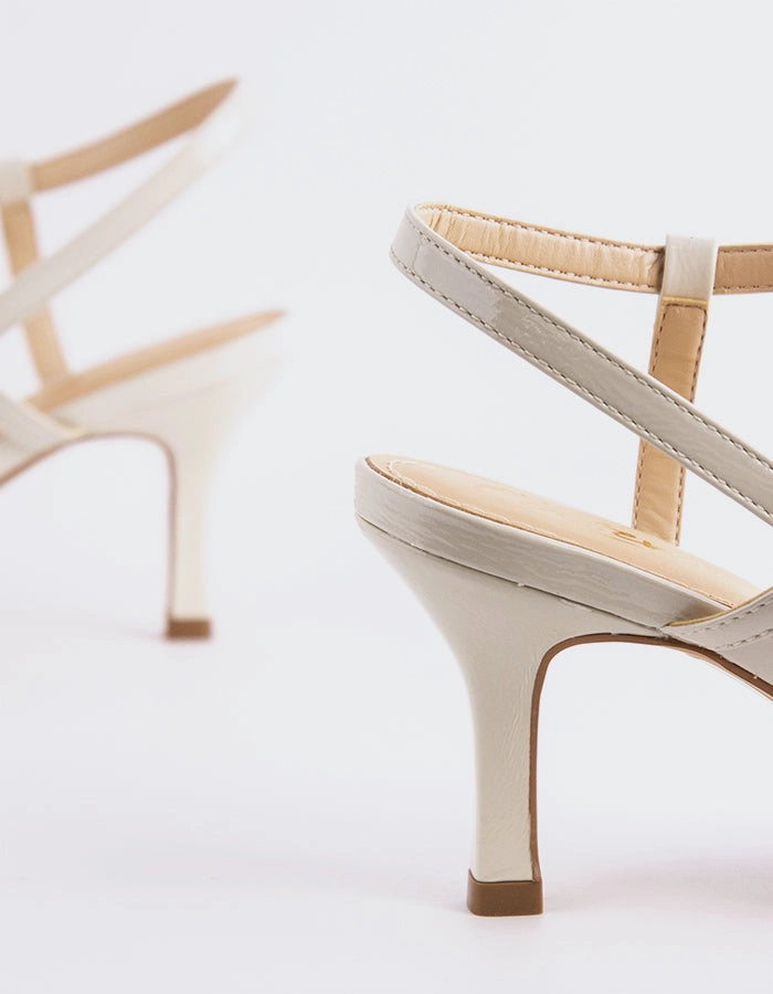 Charmy Off White Naplack Pretty Sandals