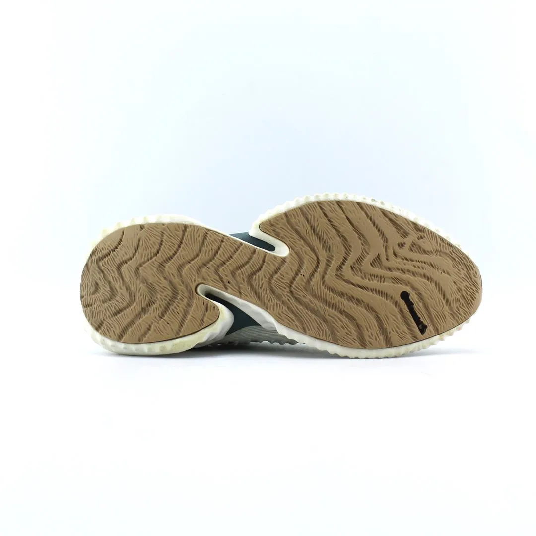 Tying Running Shoes ADIDAS BOUNCE