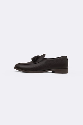 GRAINED LEATHER TASSEL LOAFERS Mocassins Loafers