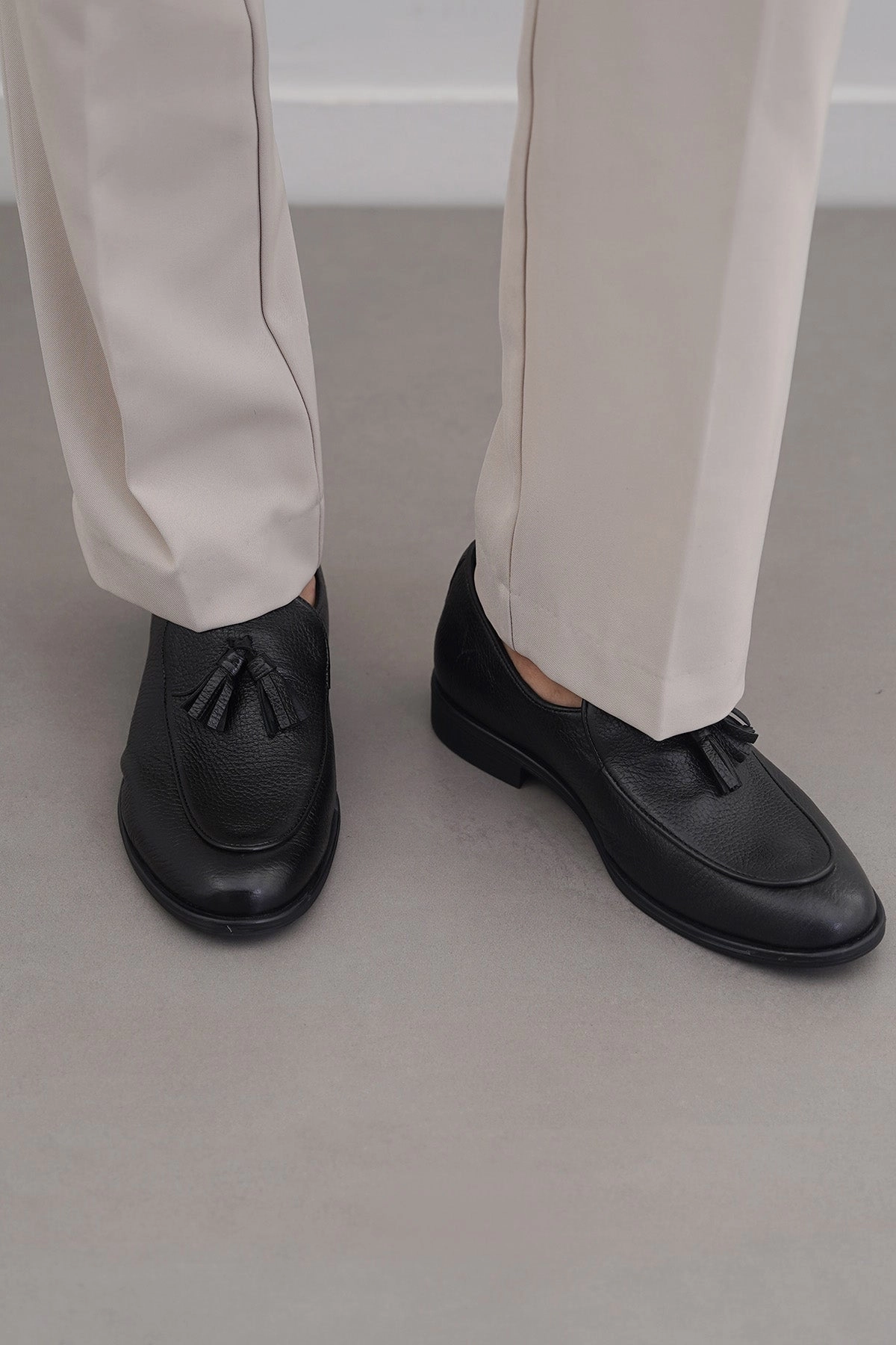 Spectator Loafers GRAINED LEATHER TASSEL LOAFERS
