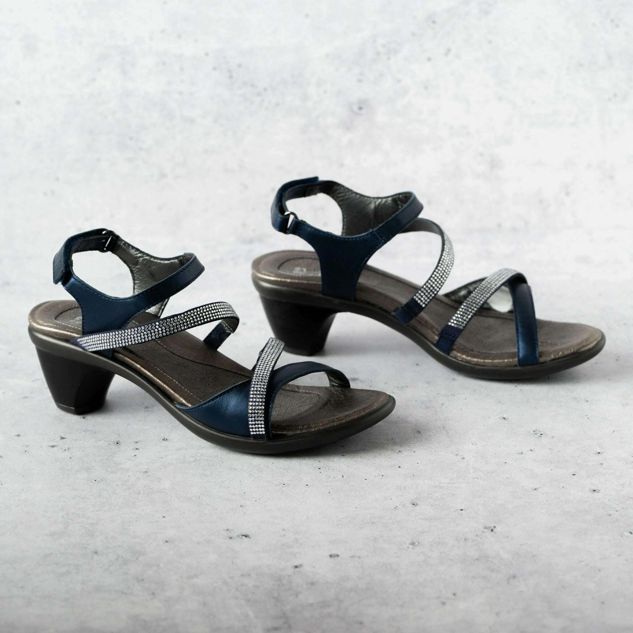 Naot - Innovate 40033 Buckle Sandals