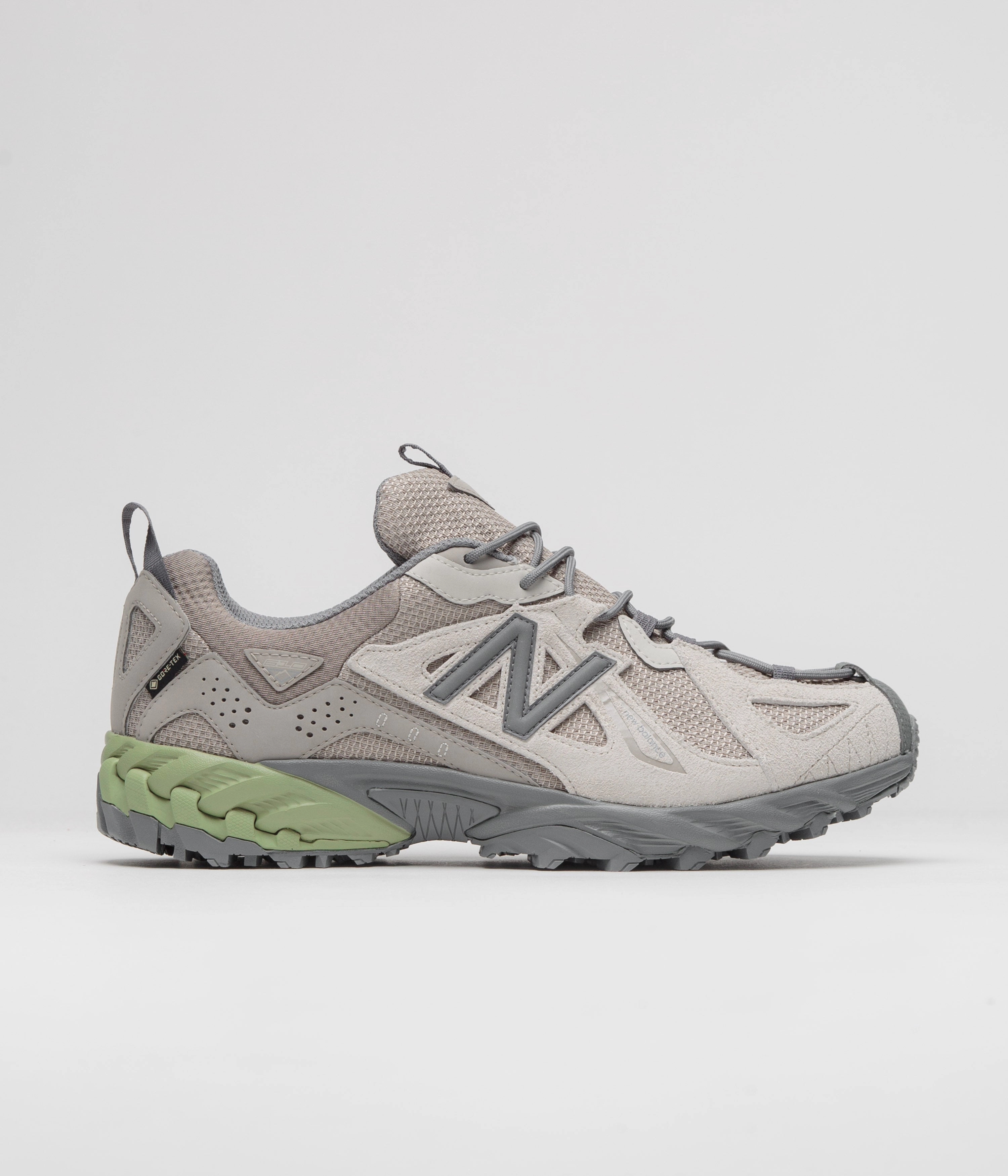 New Balance 610 Shoes - Light Mushroom / Timberwolf New Balance T500 On Feet