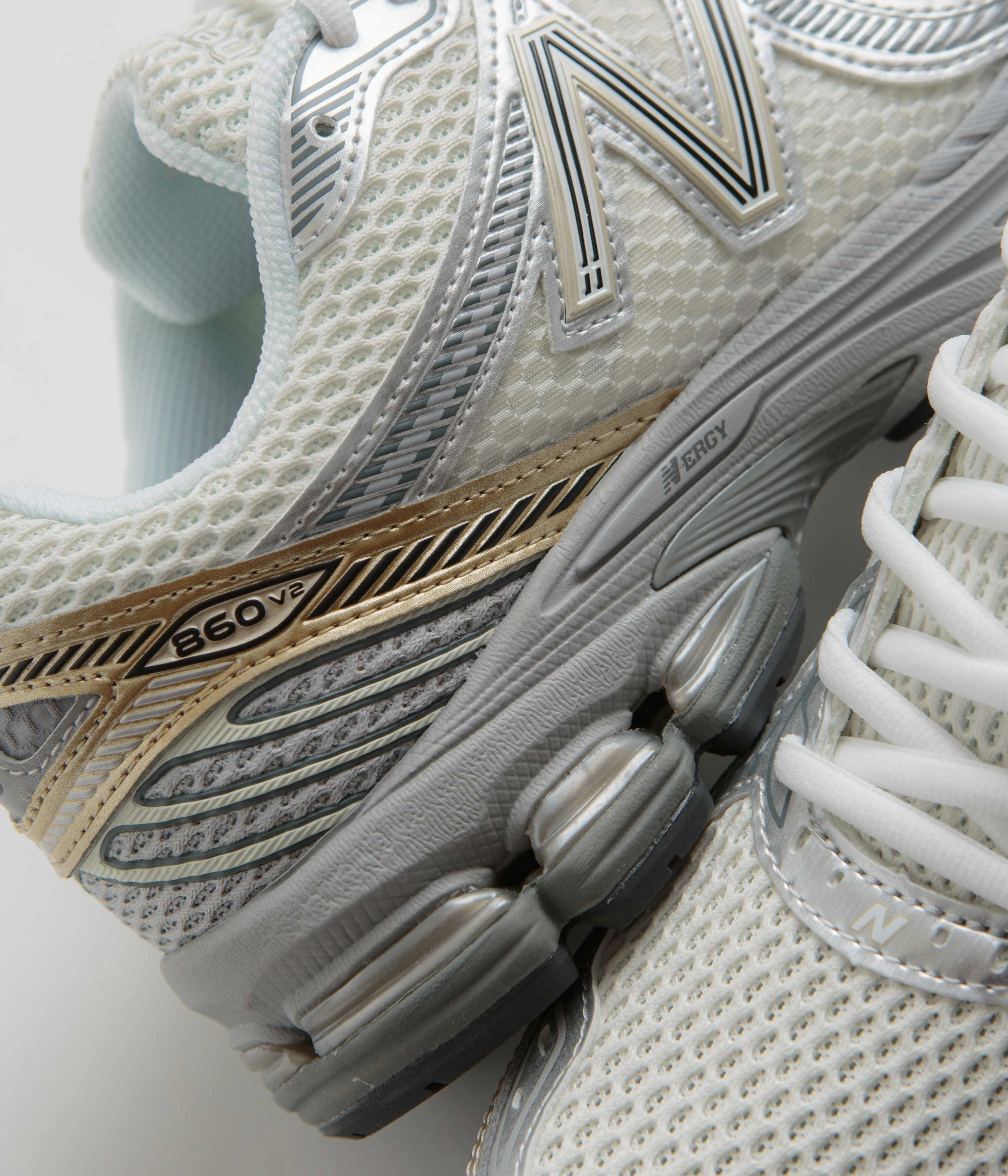 New Balance 860 Shoes - Sea Salt / Gold Metallic New Balance Women's 550