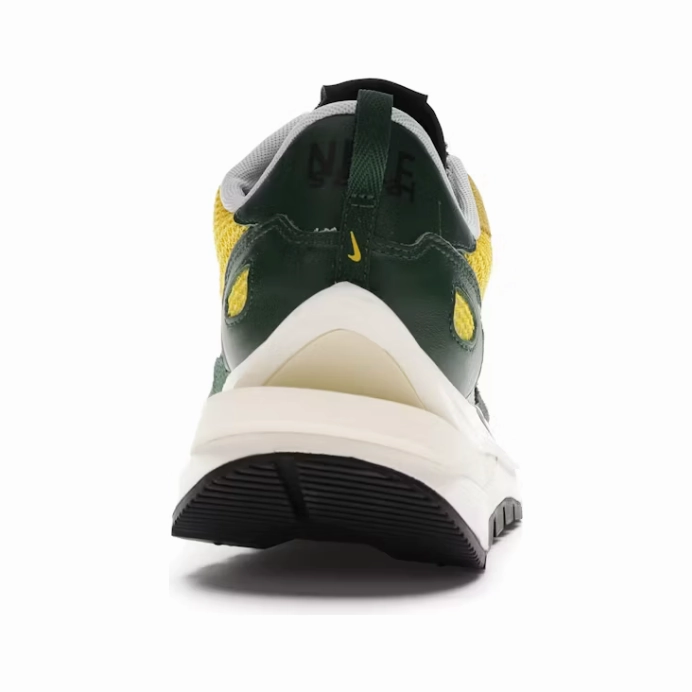 Nike Vaporwaffle sacai Tour Yellow Stadium Green Kobe First Nike Shoe
