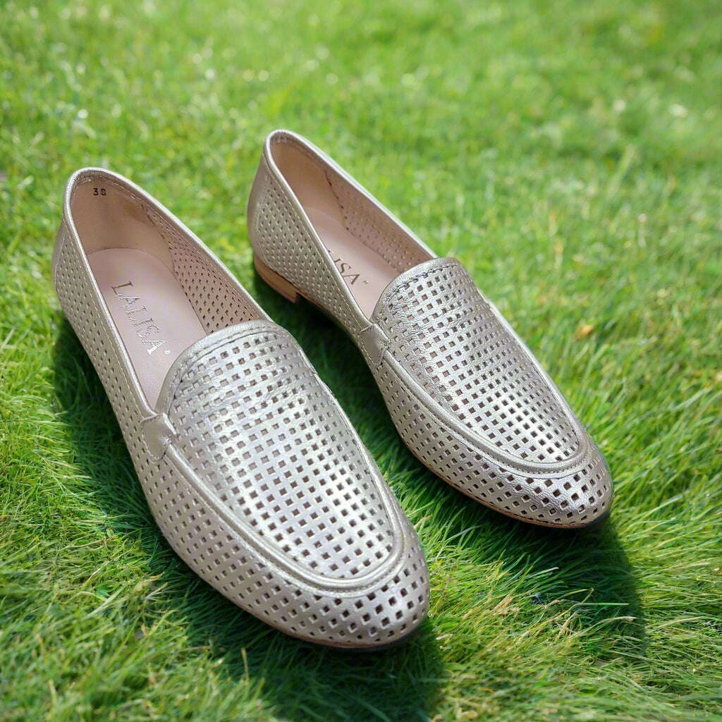 Penny Loafers With Heels LA LISA -  Platino Perforated Loafer