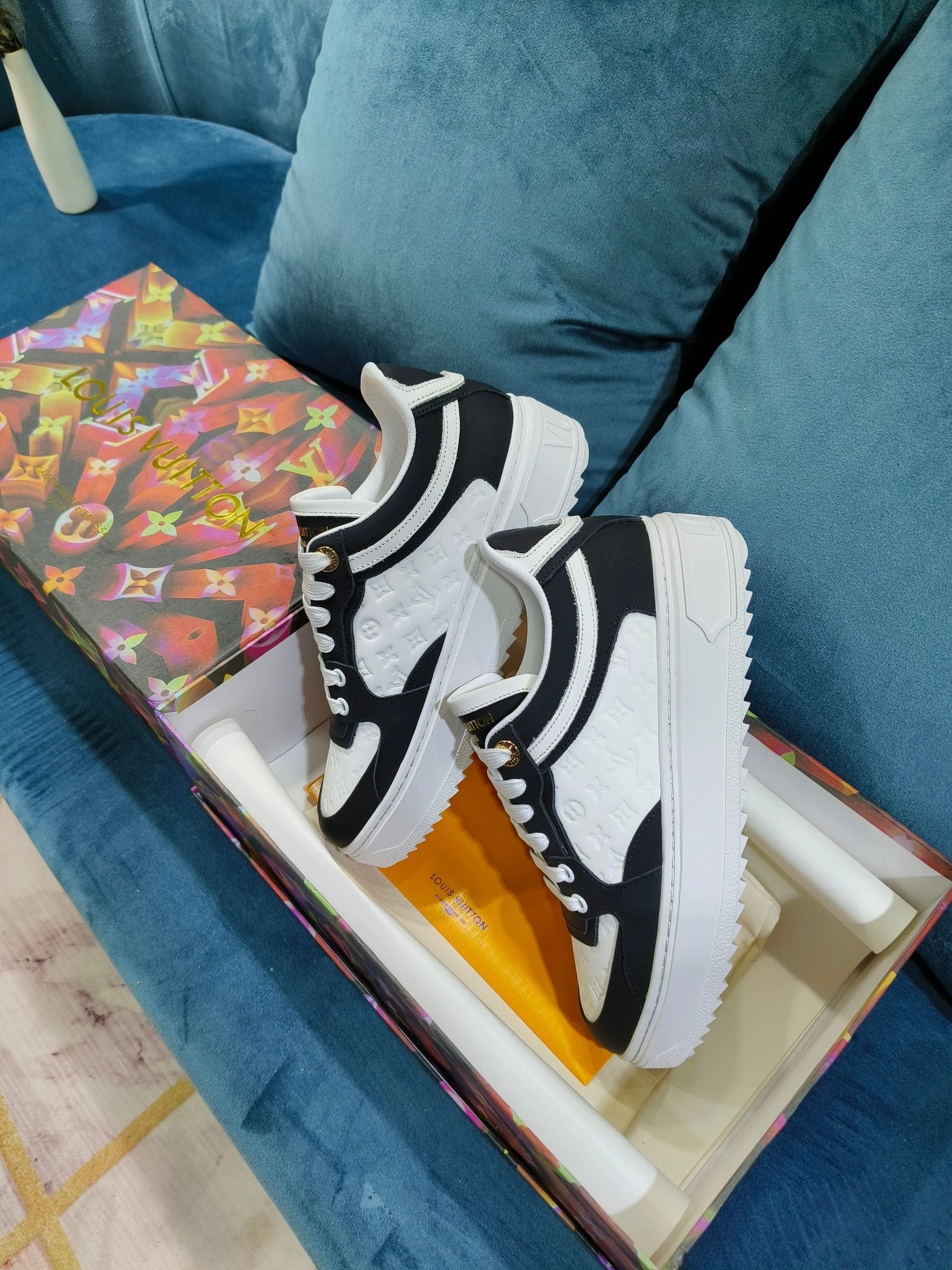 SE1213 LB Time Out Sneakers / Size4-11