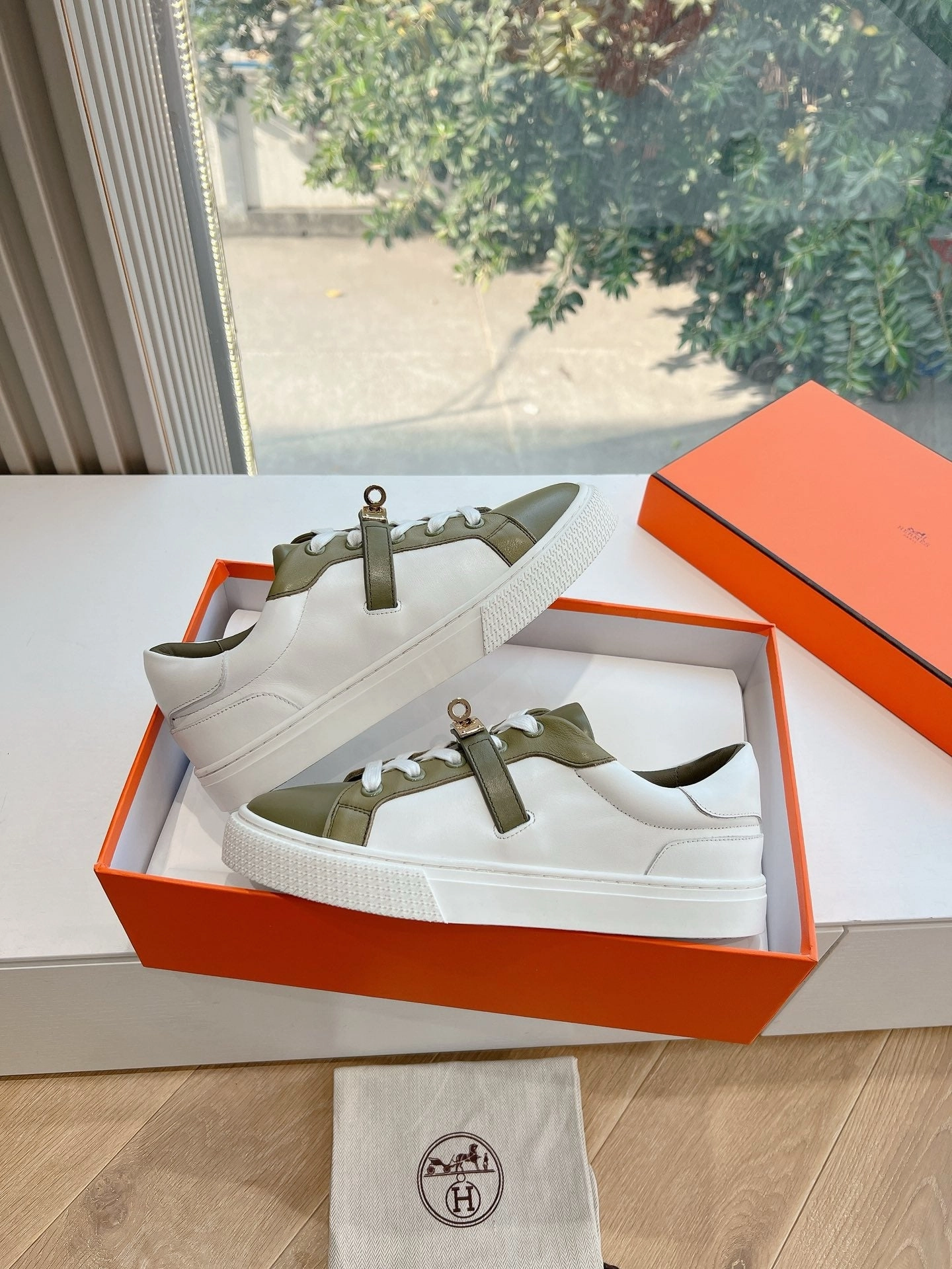 SE1572 Hermes Day Sneaker / Size5-10