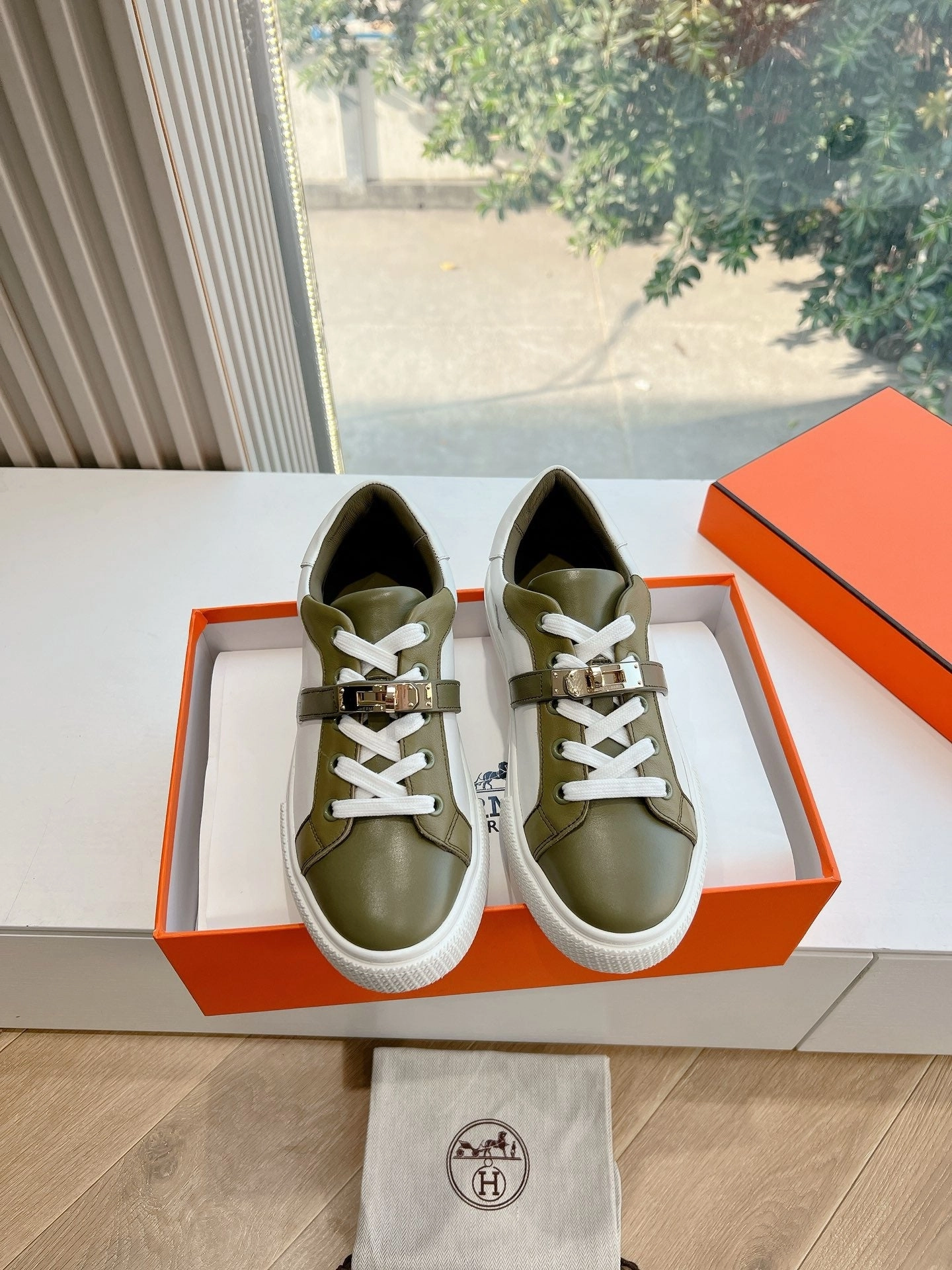 Turtle Sneakers SE1572 Hermes Day Sneaker / Size5-10