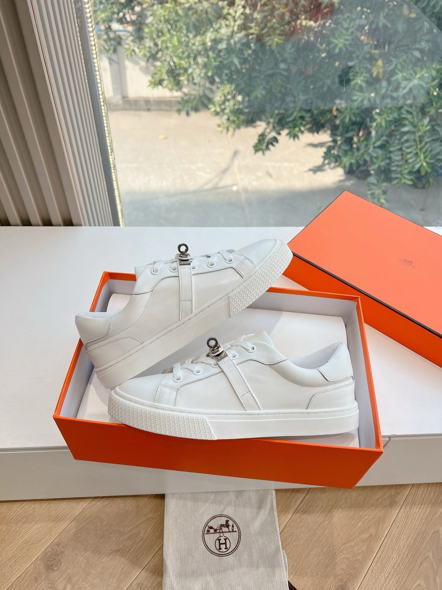 SE1575 Hermes Day Sneaker / Size5-10