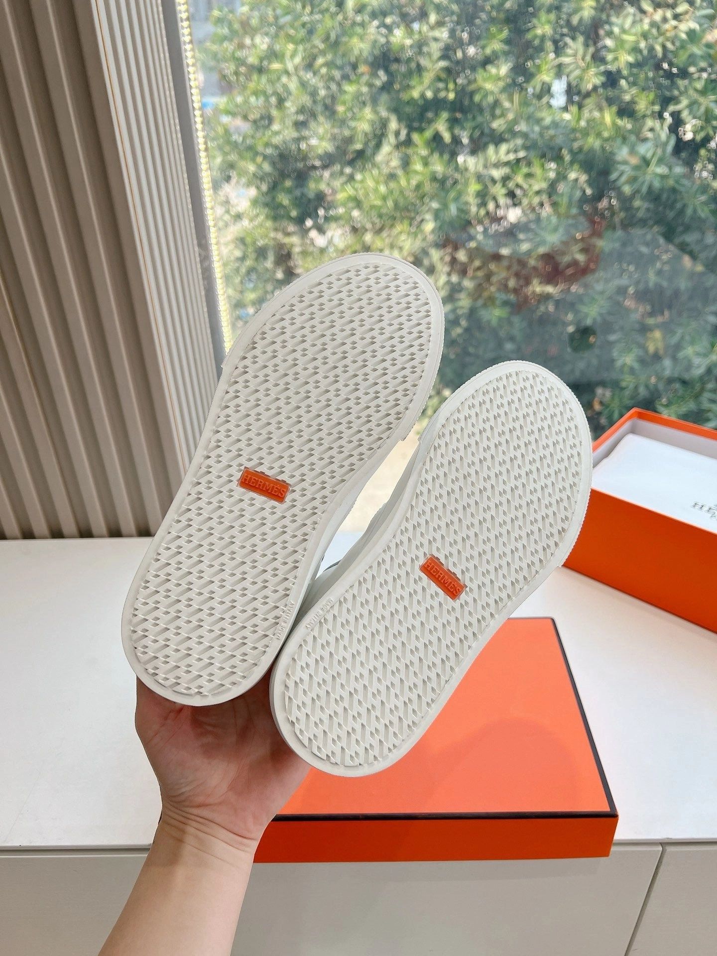 SE1575 Hermes Day Sneaker / Size5-10
