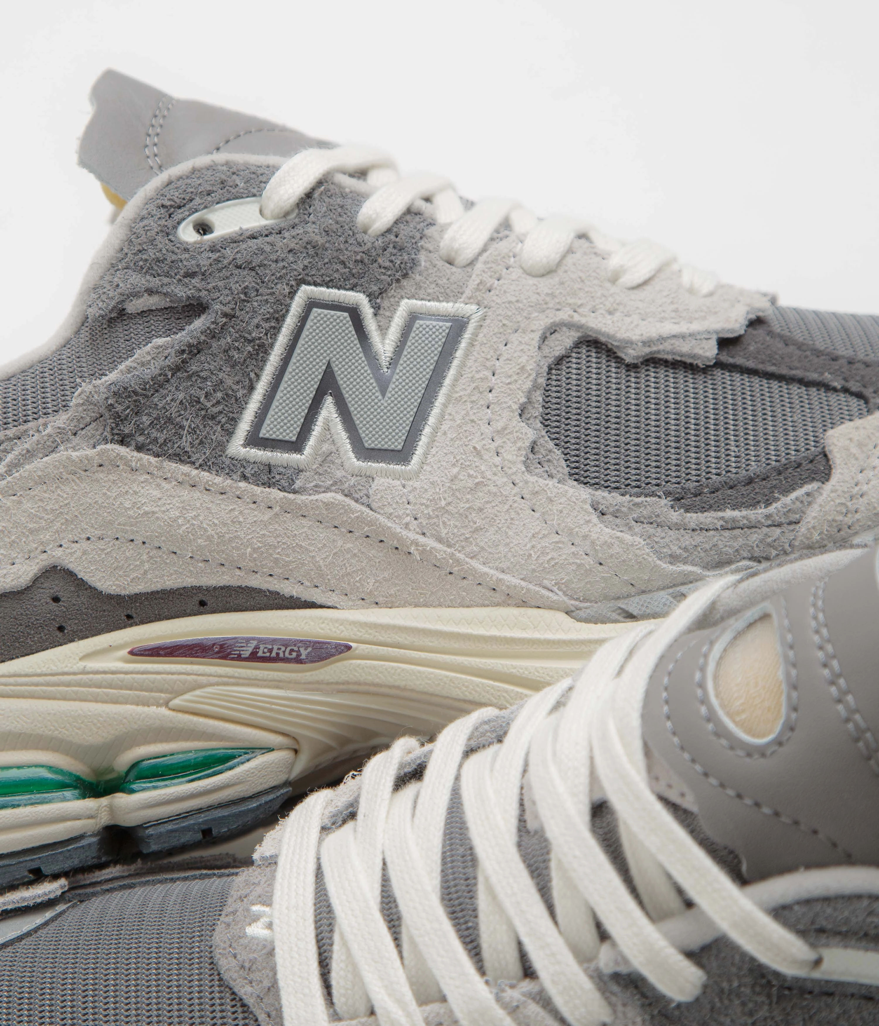 New Balance 550 Brown New Balance 2002R Shoes - Rain Cloud / Magnet