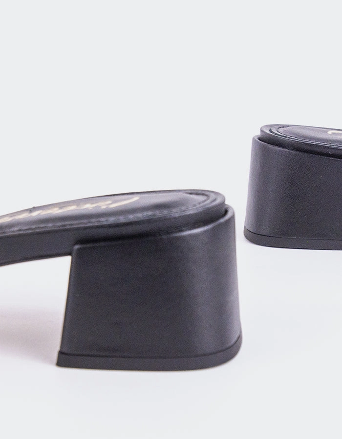 Clogs Sandals Fortunata Black Leather