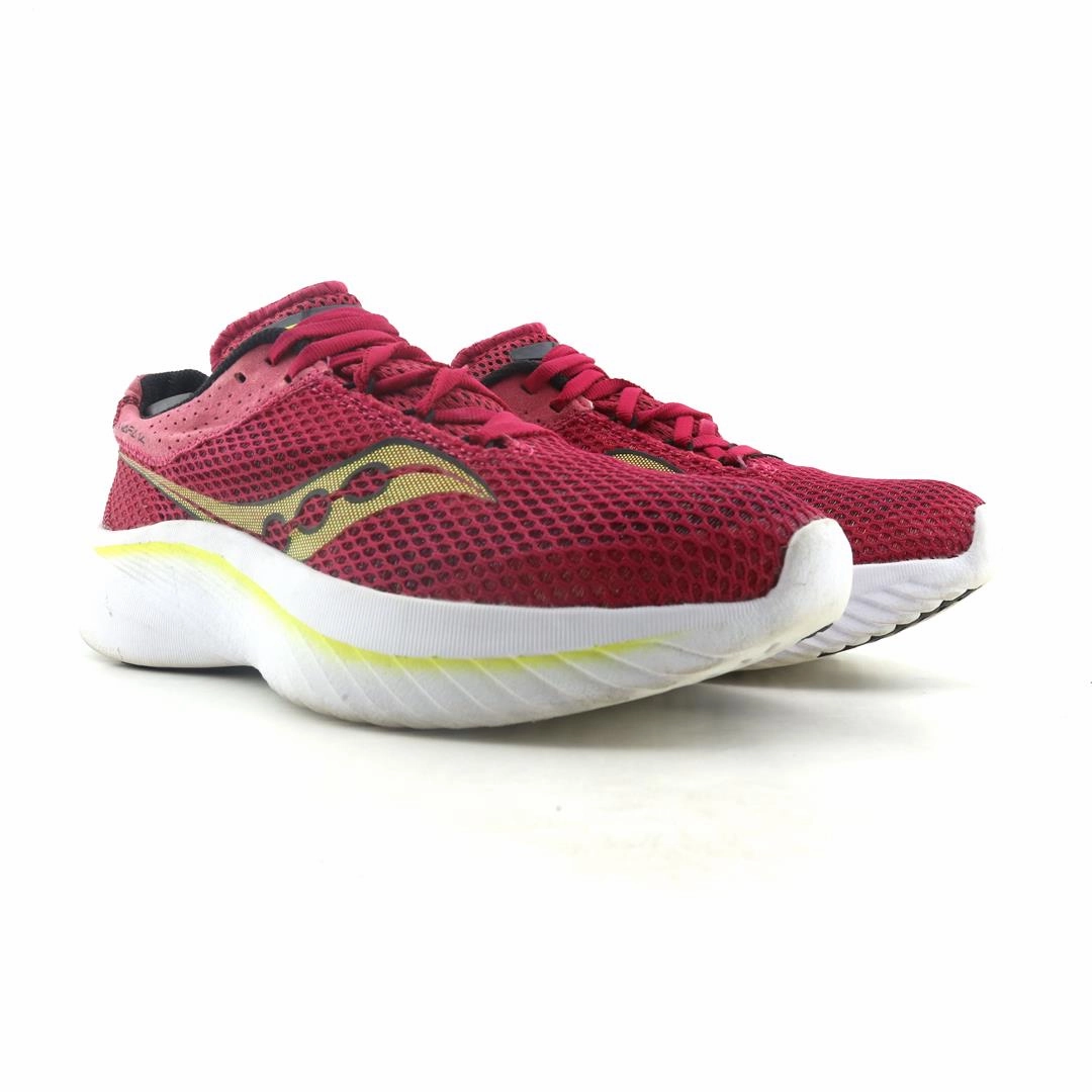 SAUCONY KINVARA 14 Getting Fitted For Running Shoes