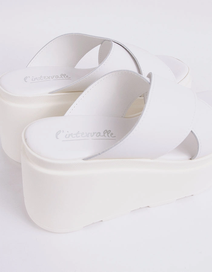 Resort Costa Rica Grateful White Leather