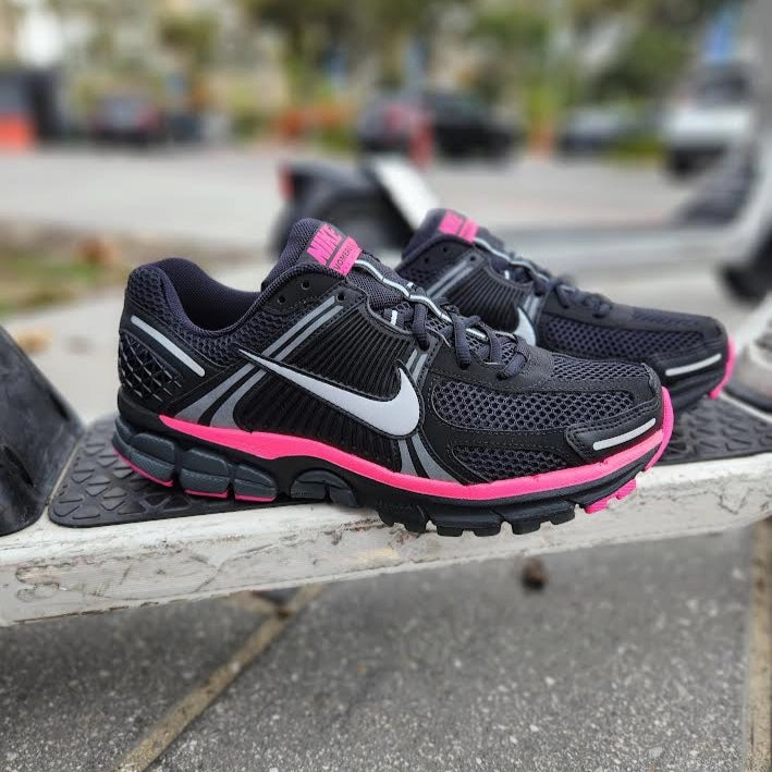 Nike Zoom Vomero 5 Nike Shoes Football